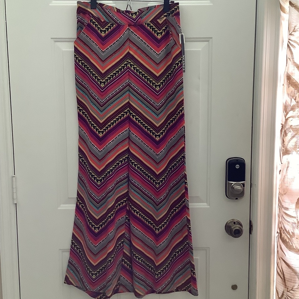 XOXO Women's Multi Color Wide Leg Pants Chevron Size Medium NWT